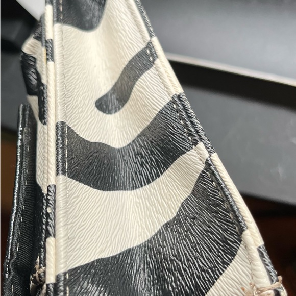 Nine & Co. 8’ Purse Wallet Black/white Faux Zebra Print Shoulder Strap Y2K - Picture 6 of 10